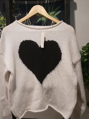 Women's mi ami for francesca's Oversize Heart Sweatee